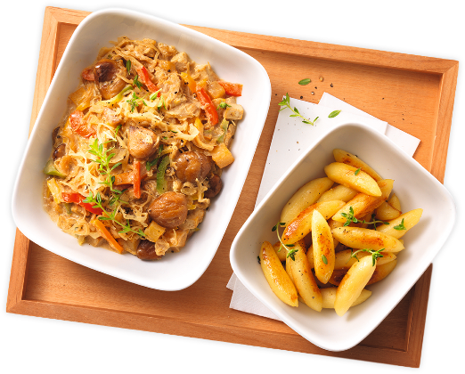 SZEGEDINER RÜBEN-SAUERKRAUT-RAGOUT MIT ESSKASTANIEN, BUNTER PAPRIKA UND GEBRATENEN SCHUPFNUDELN